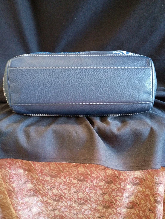 Handbag - Picture 2 of 3